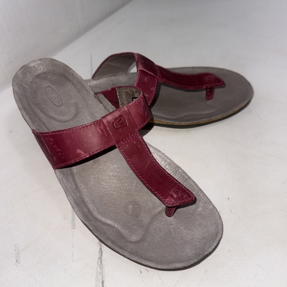 KEEN Dauntless Posted Burgundy Leather Slip On Thong Flip Flop Sandals Women 8.5